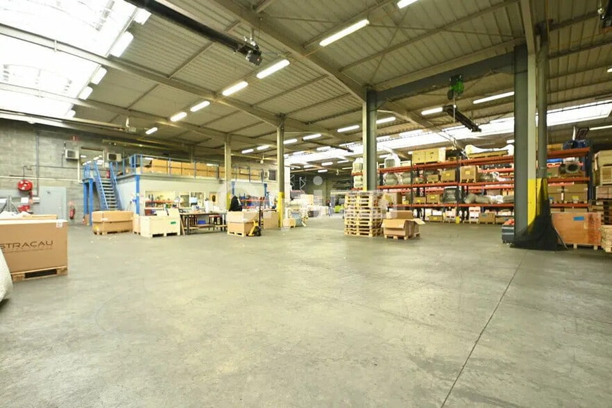 Bureau dans Genas à louer - Photo de l’immeuble – Image 1 sur 12