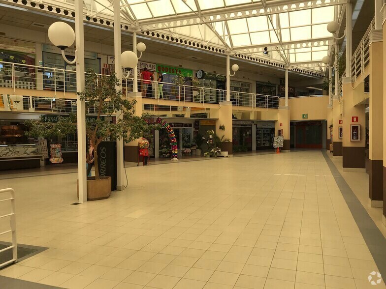 Avenida Atenas, 1 B, Las Rozas de Madrid, Madrid à louer - Photo de l’immeuble – Image 3 sur 5