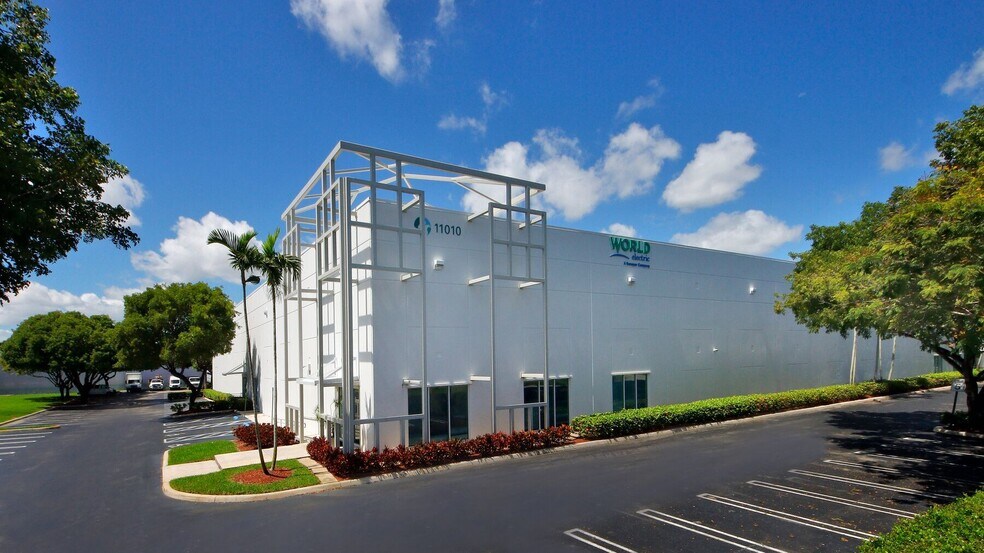 3200 NW 112th Ave, Miami, FL à louer - Photo de l’immeuble – Image 1 sur 2