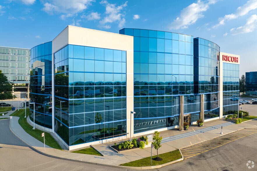 5560 Explorer Dr, Mississauga, ON à louer - Photo de l’immeuble – Image 1 sur 13