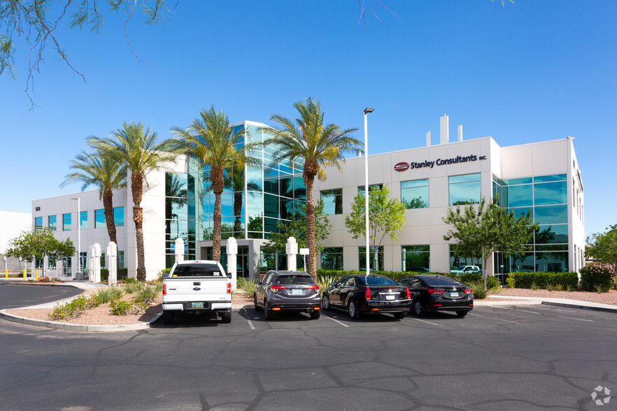5740 S Eastern Ave, Las Vegas, NV à louer - Photo de l’immeuble – Image 1 sur 3