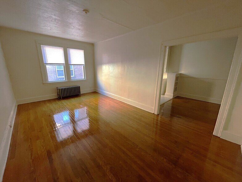 22 Evergreen Ave, Hartford, CT à vendre - Photo intérieure – Image 2 sur 13