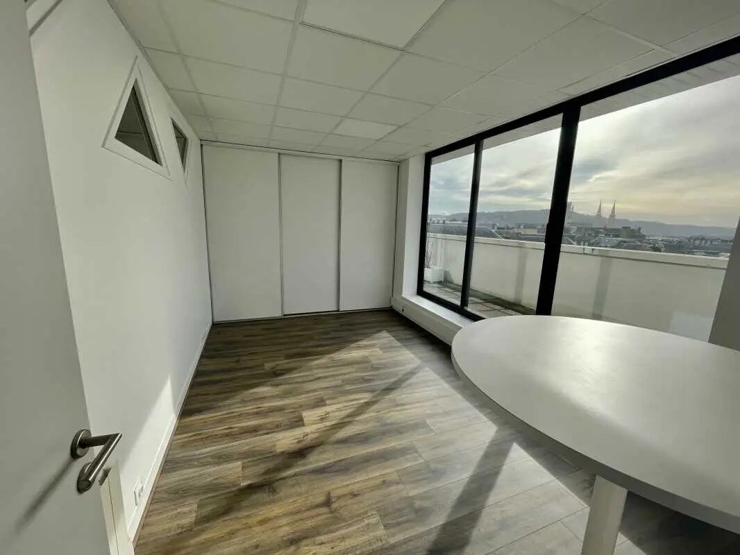 Bureau dans Rouen à louer Photo de l’immeuble– Image 1 sur 12