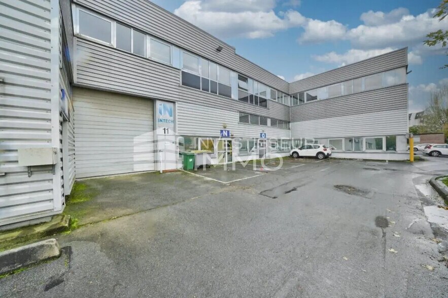 Local d’activités dans Fontenay-sous-Bois à louer - Photo de l’immeuble – Image 1 sur 3