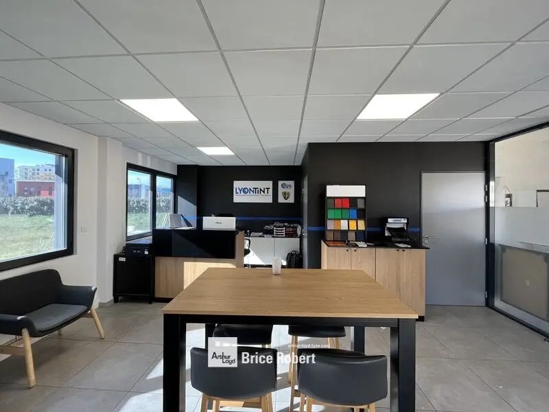 Local d’activités dans Saint-Fons à louer Photo intérieure– Image 1 sur 1