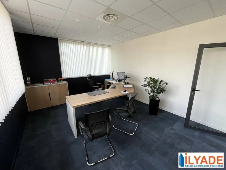 Bureau dans Meyreuil à louer - Photo de l’immeuble – Image 2 sur 8