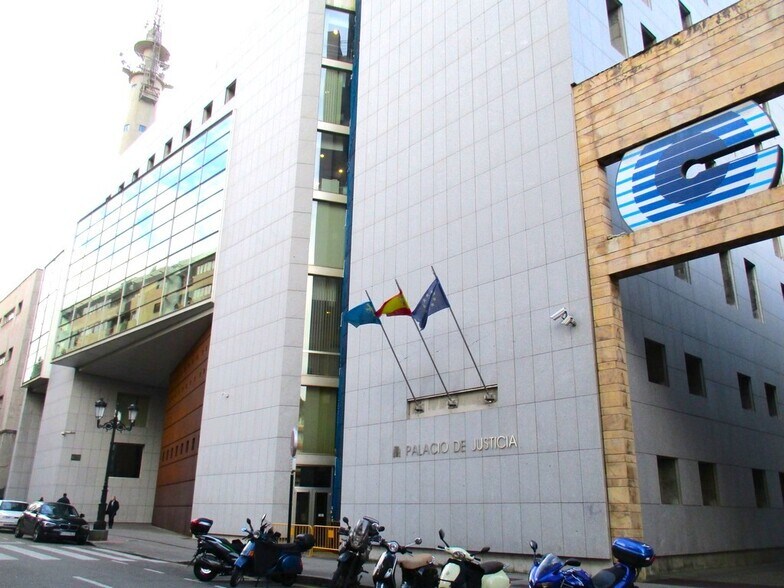 Calle Carlos López Otin, Oviedo, Asturias à vendre - Photo de l’immeuble – Image 2 sur 19