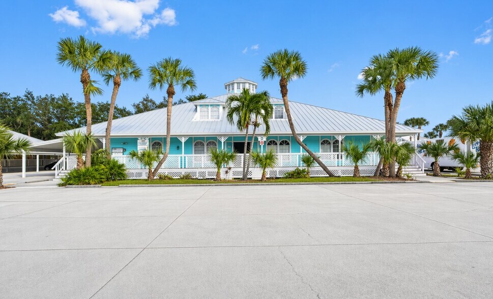 1342 Colonial Blvd Fort Myers portefeuille de 6 biens à vendre sur LoopNet.fr - Photo de l’immeuble – Image 2 sur 22