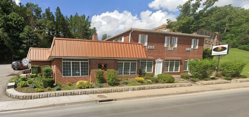 830 Harrison Ave, Elkins, WV à louer - Photo de l’immeuble – Image 3 sur 9