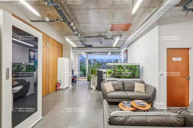 Plus de détails pour 40 Rue Barbès, Montrouge - Bureau à louer