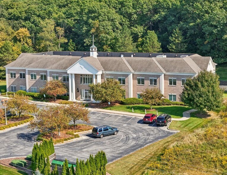515 W North Shore Dr, Hartland, WI à louer - Photo de l’immeuble – Image 3 sur 5
