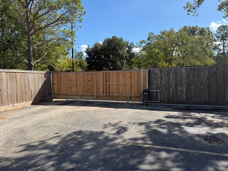 304 Meadow Ln, Kemah, TX à louer - Photo intérieure – Image 3 sur 7