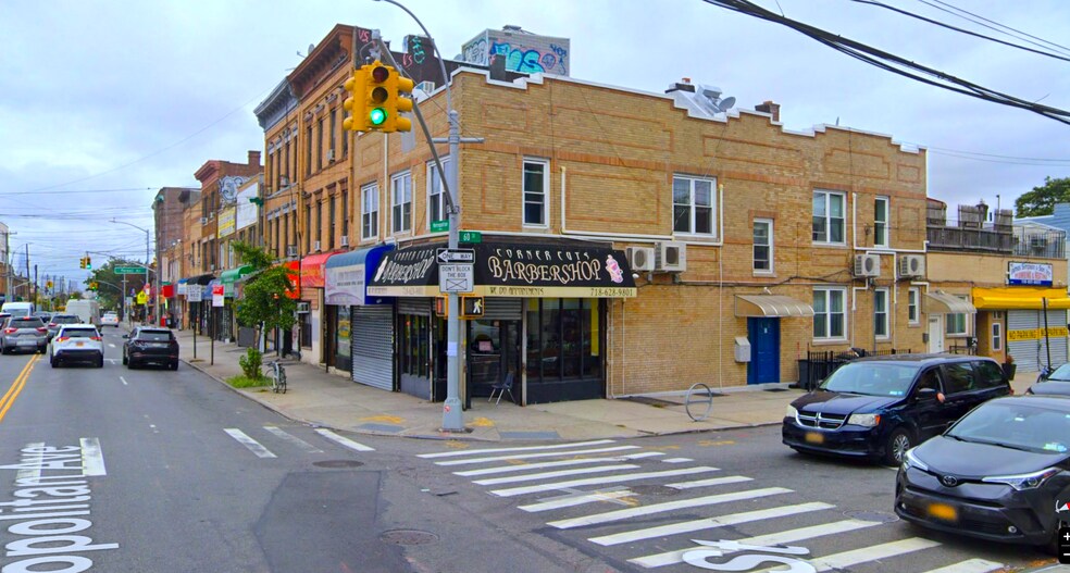 5807 Metropolitan Ave, Ridgewood, NY à louer - Photo de l’immeuble – Image 2 sur 8
