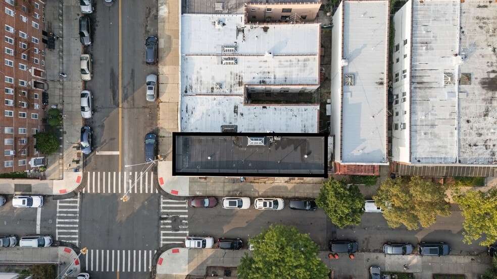 6602 17th Ave, Brooklyn, NY à vendre - Photo de l’immeuble – Image 3 sur 12