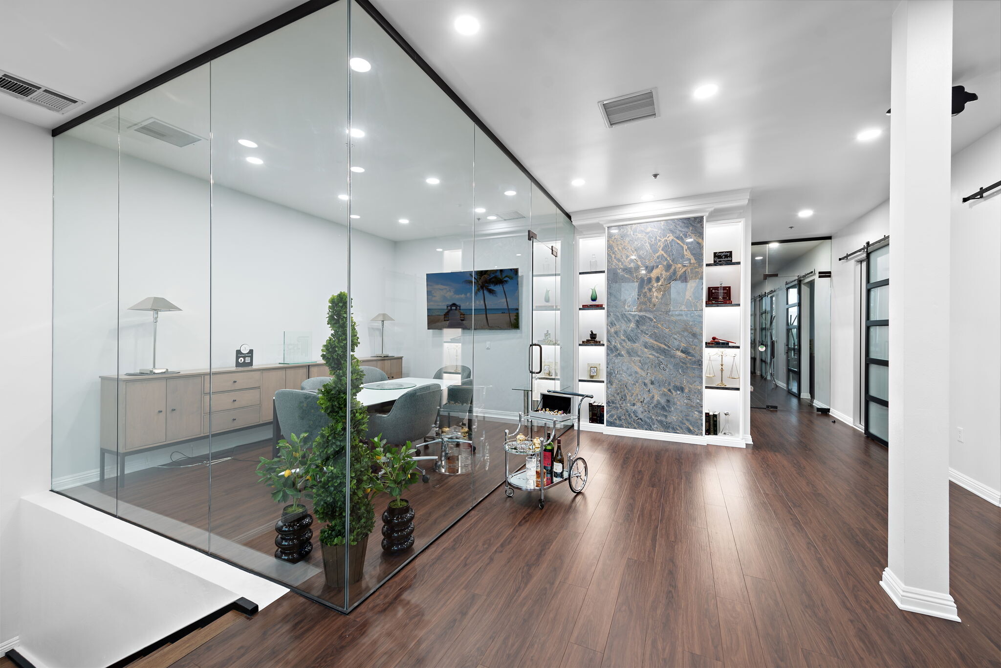 9090 Irvine Center Dr, Irvine, CA à louer Photo intérieure– Image 1 sur 9