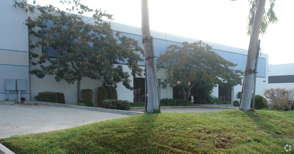 4800 LittleJohn St, Baldwin Park, CA à louer - Photo de l’immeuble – Image 2 sur 3