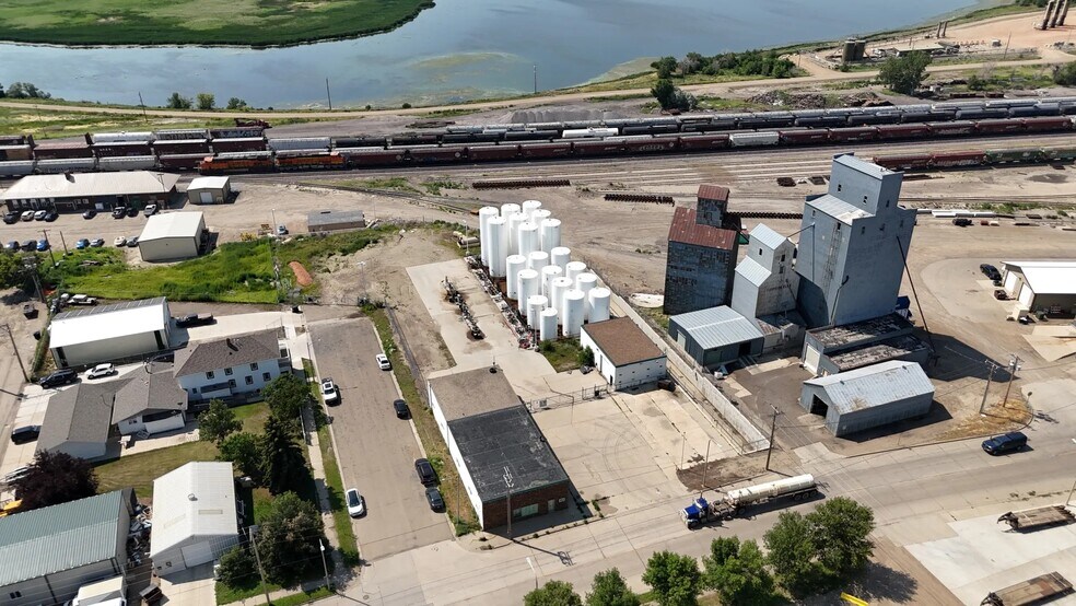 103 1st St W, Williston, ND à vendre - Aérien – Image 2 sur 22