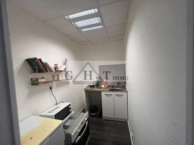 Bureau dans Maisons-Alfort à vendre - Photo de l’immeuble – Image 1 sur 6