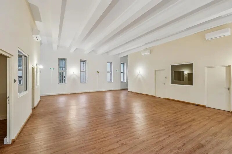 Bureau dans Asnières-sur-Seine à louer - Photo de l’immeuble – Image 2 sur 8