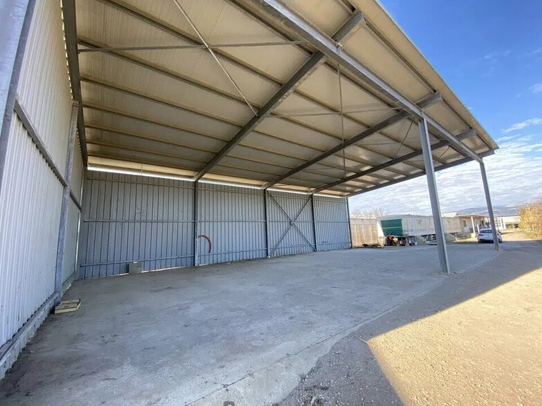 Industriel/Logistique dans La Roquette-sur-Siagne à louer - Photo de l’immeuble – Image 1 sur 4