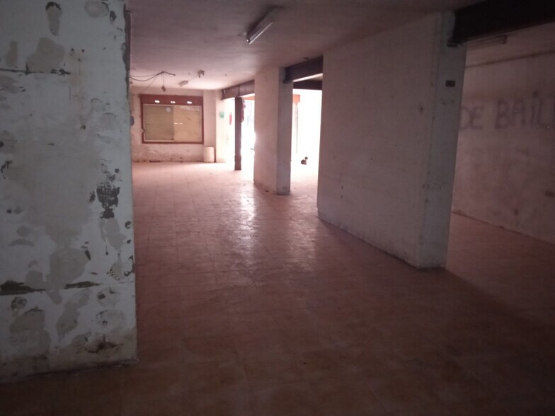 Immeuble residentiel dans Sant Andreu de la Barca, Barcelona à vendre - Photo intérieure – Image 1 sur 1