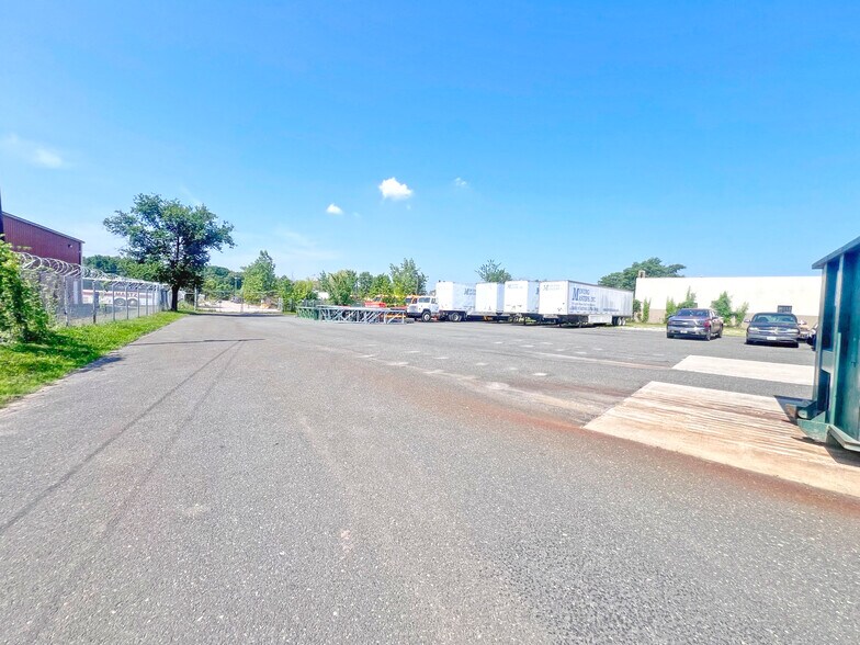 5300 Tuxedo Rd, Hyattsville, MD à louer - Photo de l’immeuble – Image 3 sur 6