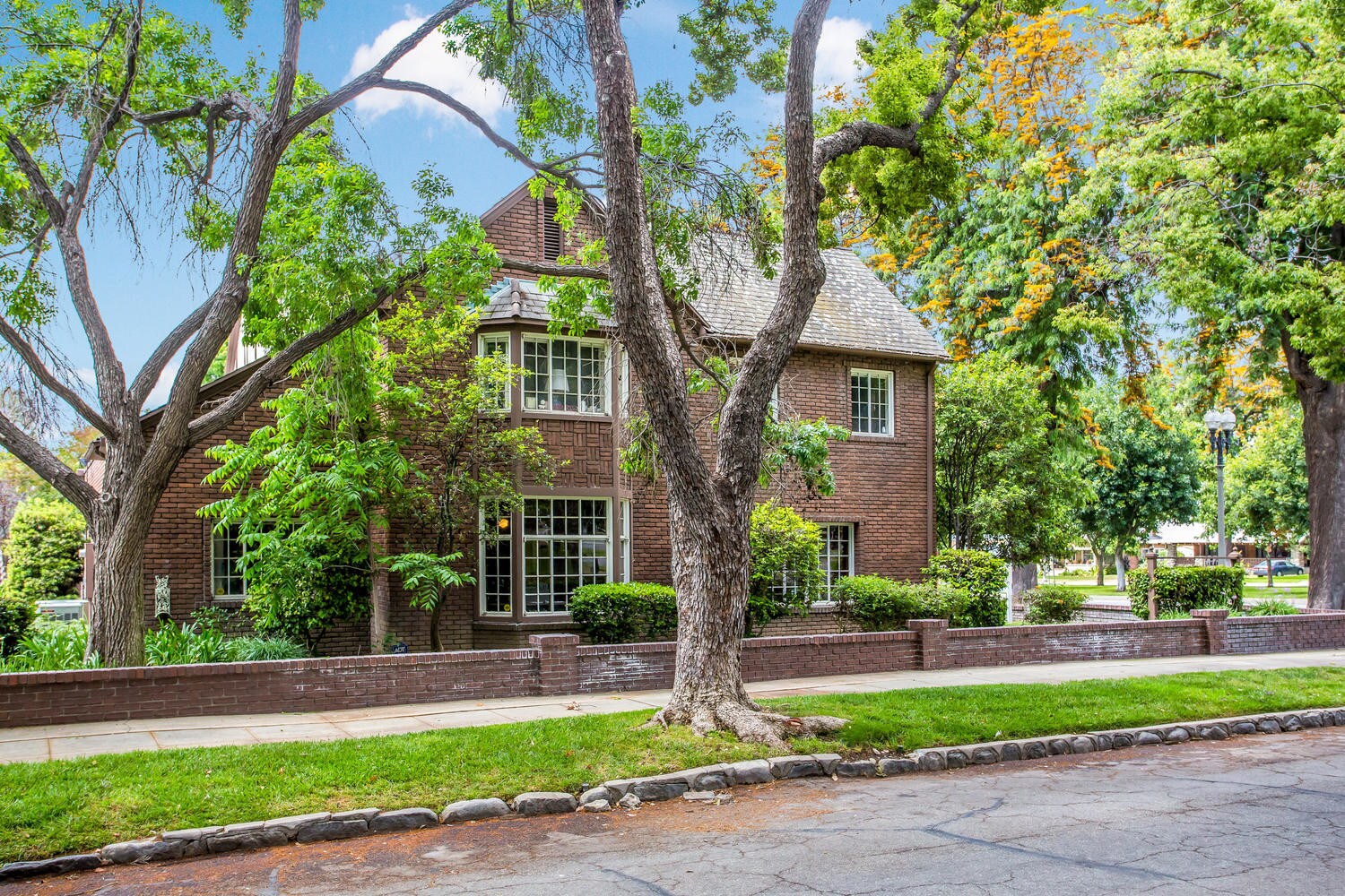 592 N Euclid, Upland, CA à vendre Photo principale– Image 1 sur 32