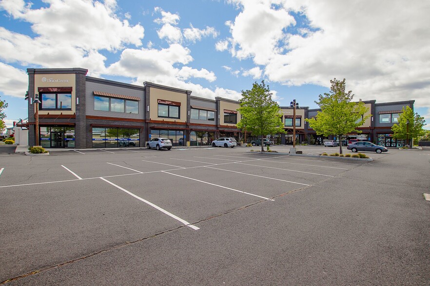 2127 S Hwy 97, Redmond, OR à louer - Photo de l’immeuble – Image 3 sur 9