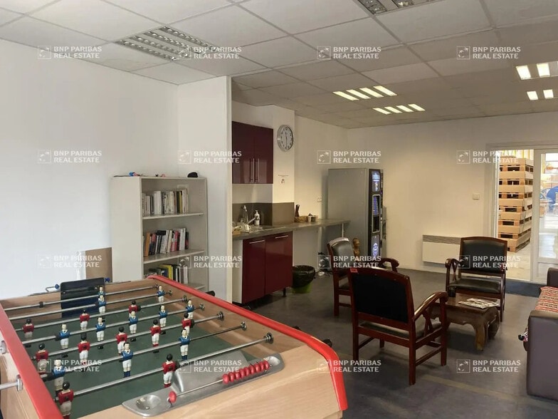 Local d’activités dans Ingré à louer - Photo de l’immeuble – Image 3 sur 18