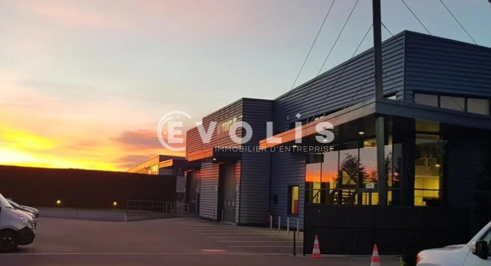 Local d’activités dans Saint-Quentin-Fallavier à louer - Photo de l’immeuble – Image 1 sur 5