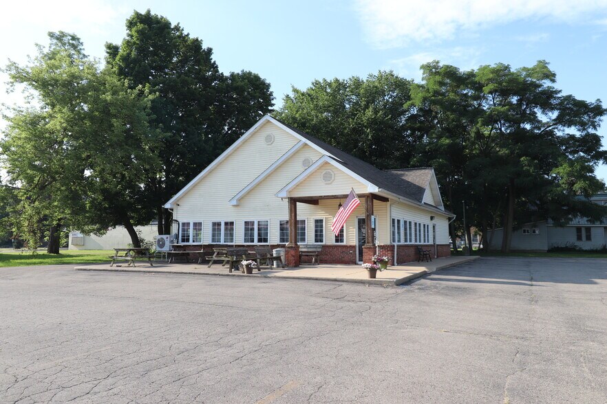 111 W Michigan Ave, Augusta, MI à vendre - Photo de l’immeuble – Image 1 sur 18