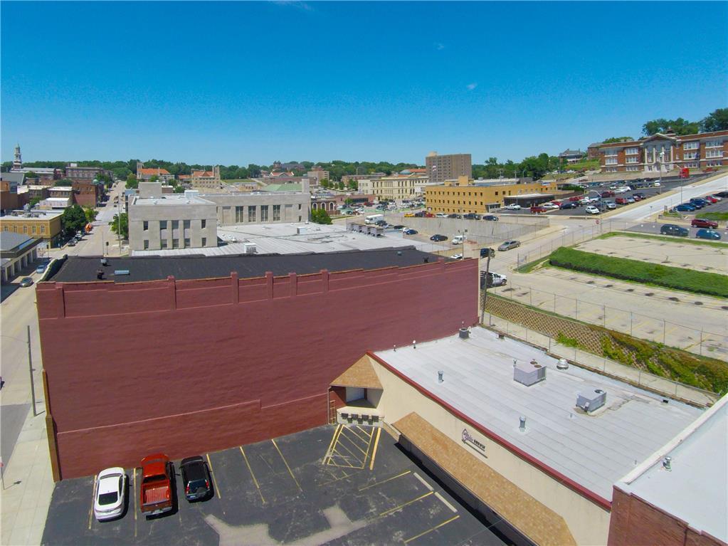 305 S 8th St, Saint Joseph, MO à vendre Photo de l’immeuble– Image 1 sur 8