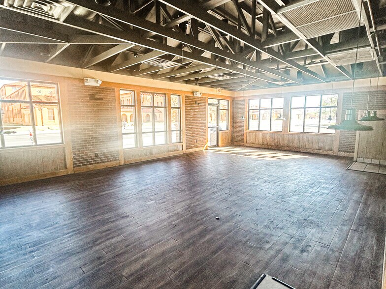 2109 19th St, Lubbock, TX à louer - Photo de l’immeuble – Image 2 sur 7