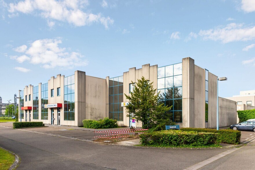 16-28 Rue Panicale, La Verrière à louer - Photo principale – Image 1 sur 3