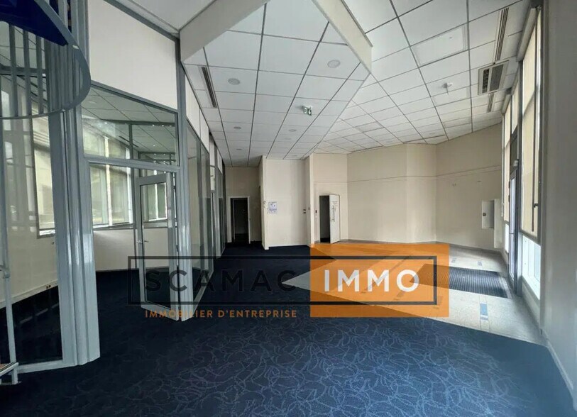 Local commercial dans Saint-Denis à louer - Photo intérieure – Image 1 sur 4