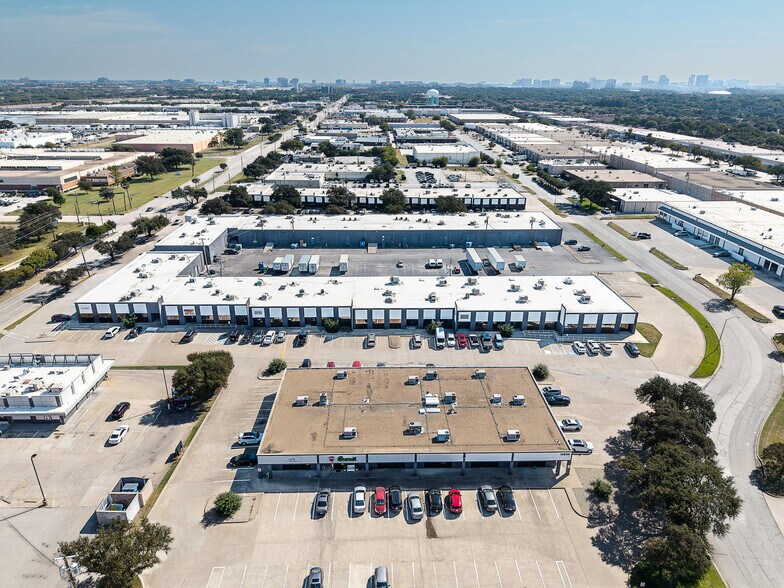 14934 Webb Chapel Rd, Farmers Branch, TX à louer - Aérien – Image 2 sur 15