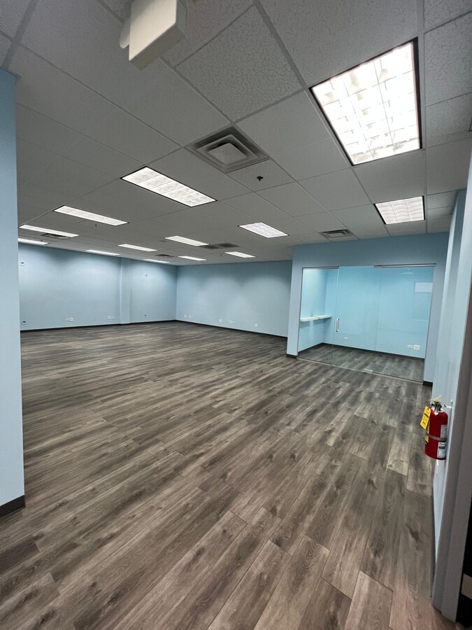 215 Remington Blvd, Bolingbrook, IL 60440 - Lot E -  - Photo intérieure - Image 1 of 17