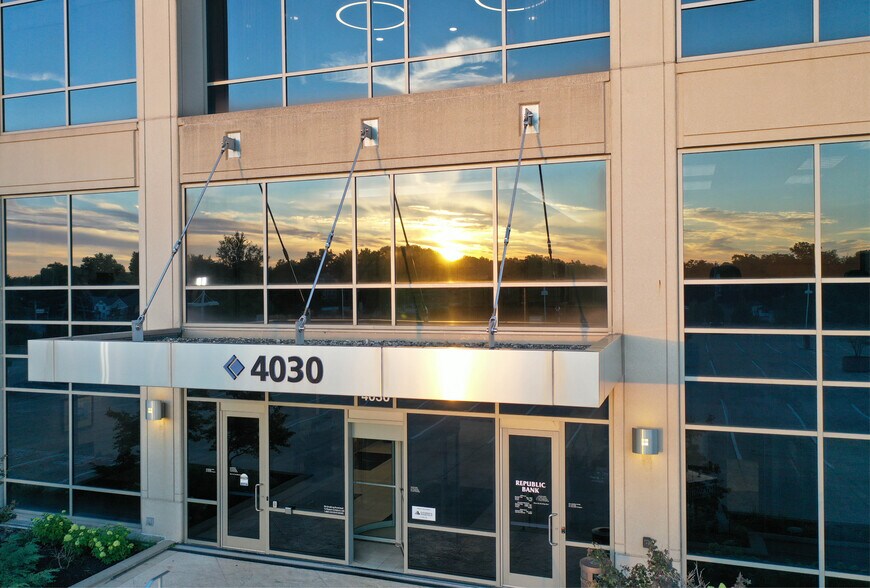 4030 Smith Rd, Cincinnati, OH à louer - Photo de l’immeuble – Image 3 sur 15