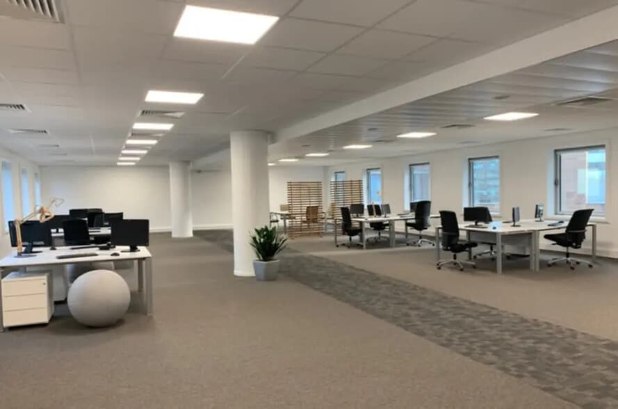 2 Place Des Vosges, Courbevoie à louer - Photo de l’immeuble – Image 3 sur 9