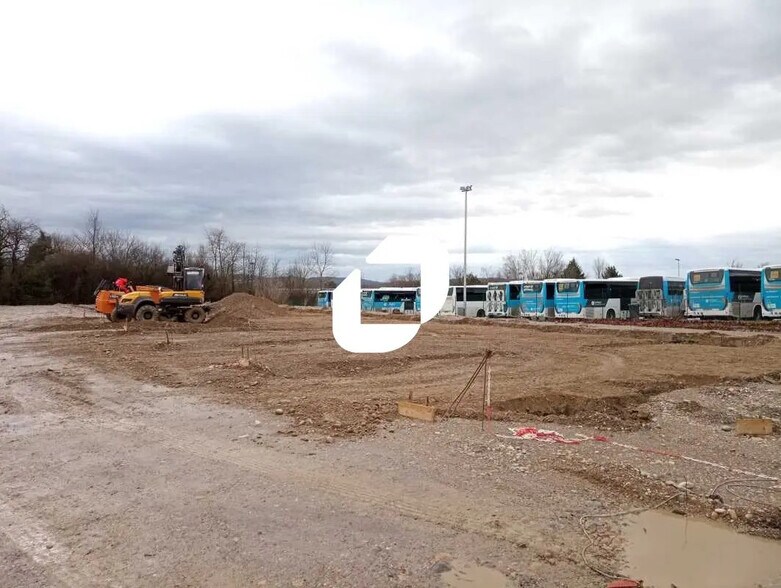 Local d'activités dans Charvieu-Chavagneux à vendre - Photo de l’immeuble – Image 2 sur 20