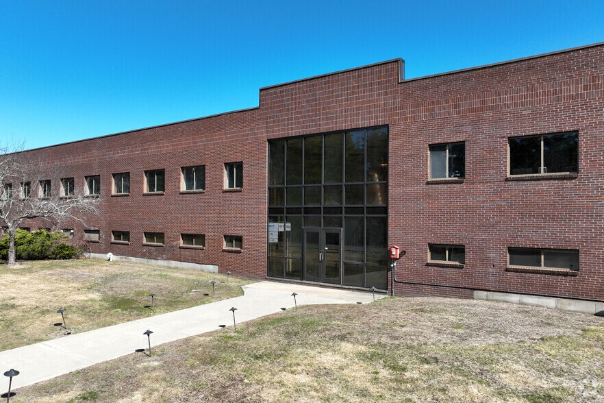 16 Carleton Dr, Georgetown, MA à louer - Photo de l’immeuble – Image 1 sur 5