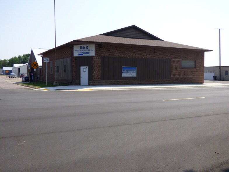 106 N Renville St, Winthrop, MN à vendre - Photo principale – Image 1 sur 13