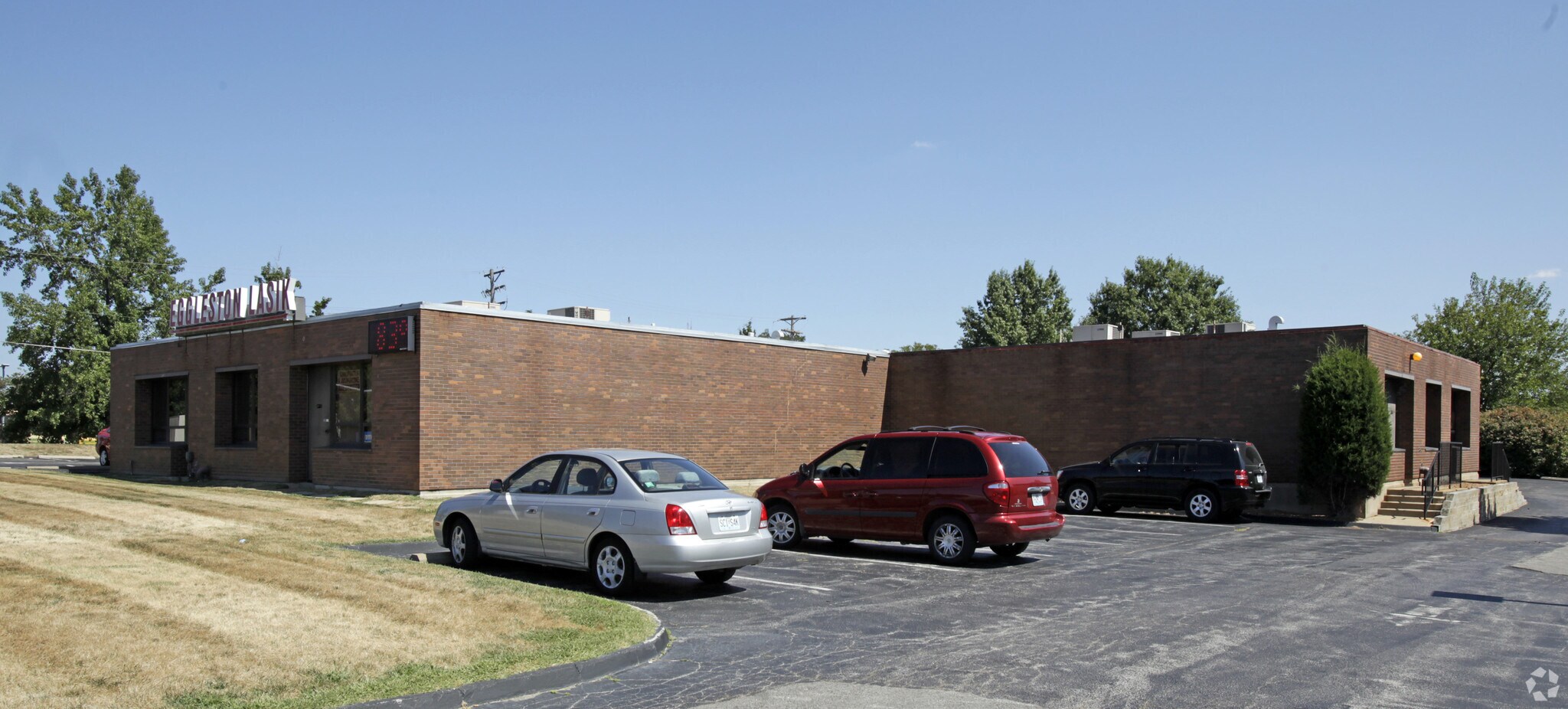 10007 Kennerly Rd, Saint Louis, MO à vendre Photo de l’immeuble– Image 1 sur 4