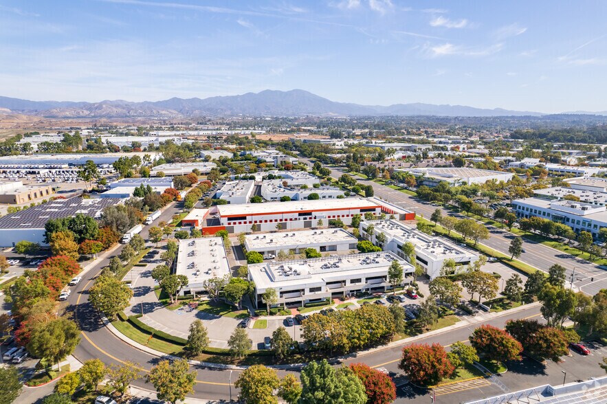 16 Hughes, Irvine, CA à louer - Aérien – Image 3 sur 14