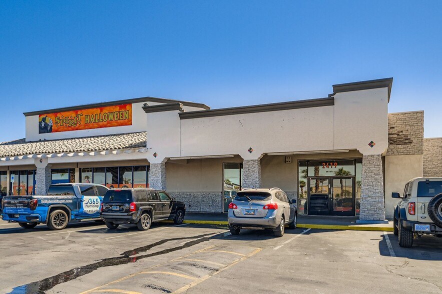 2411-2483 E Tropicana Ave, Las Vegas, NV à louer - Photo de l’immeuble – Image 3 sur 7