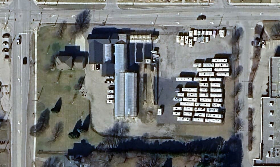 2 Carroll St, Strathroy, ON à louer - Photo principale – Image 1 sur 1