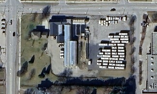 Plus de détails pour 2 Carroll St, Strathroy, ON - Local d'activités à louer