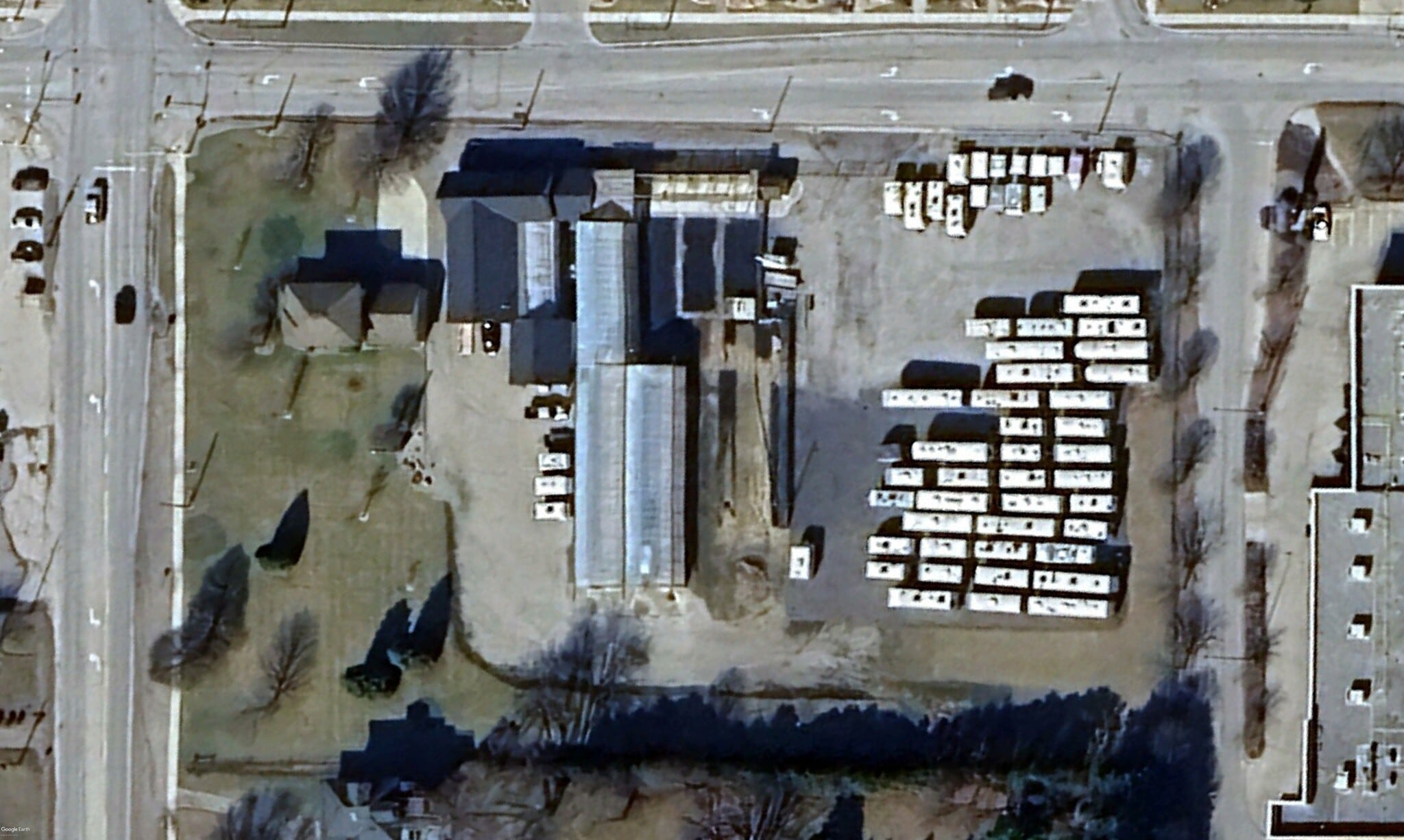 2 Carroll St, Strathroy, ON à louer Photo principale– Image 1 sur 2