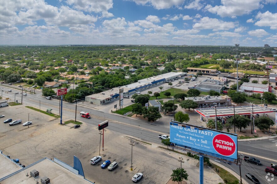 8117-8165 Latigo Plz, San Antonio, TX à louer - Photo de l’immeuble – Image 3 sur 10
