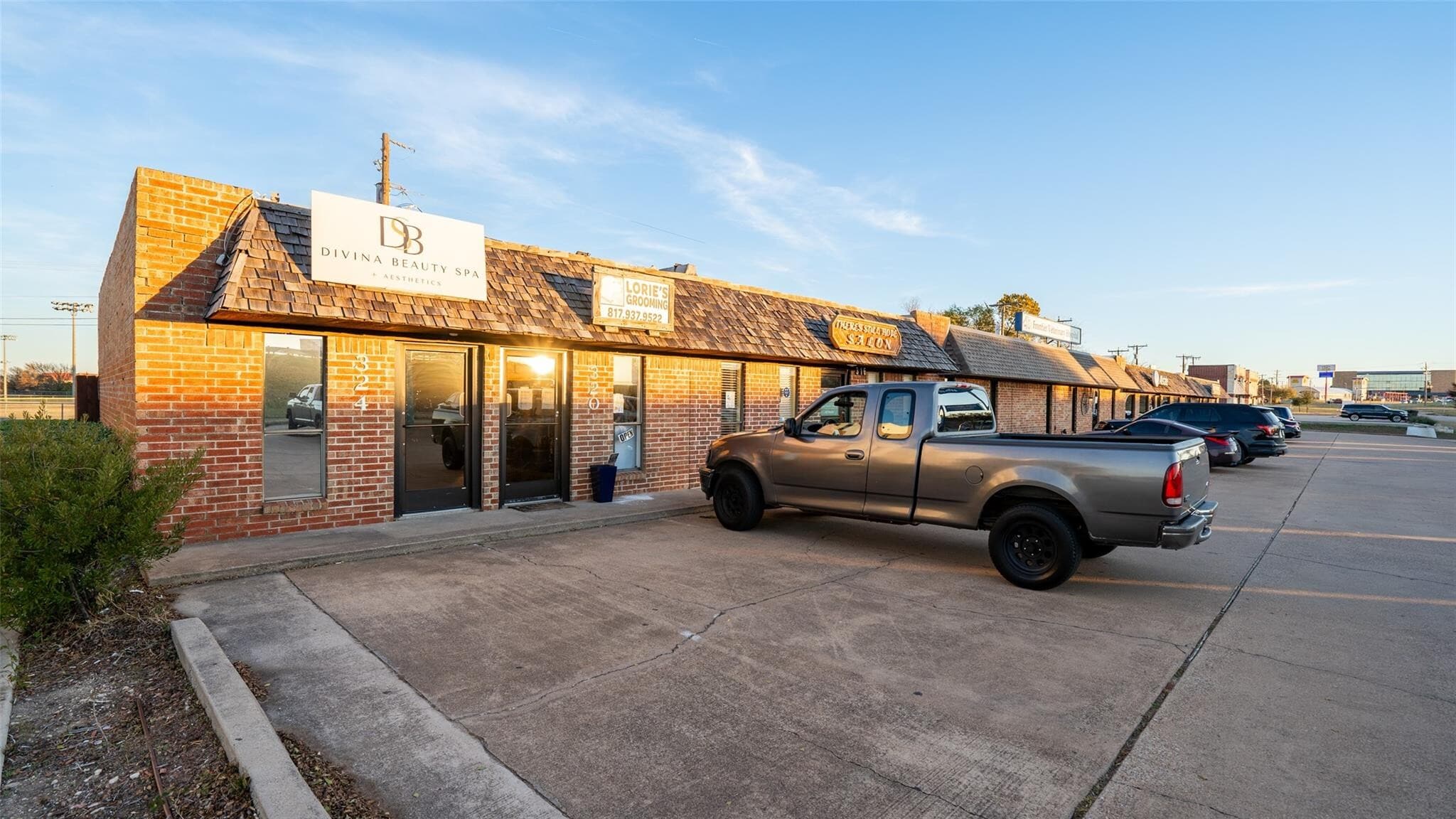 300-324 Jim Wright Fwy, Fort Worth, TX à vendre Photo principale– Image 1 sur 11